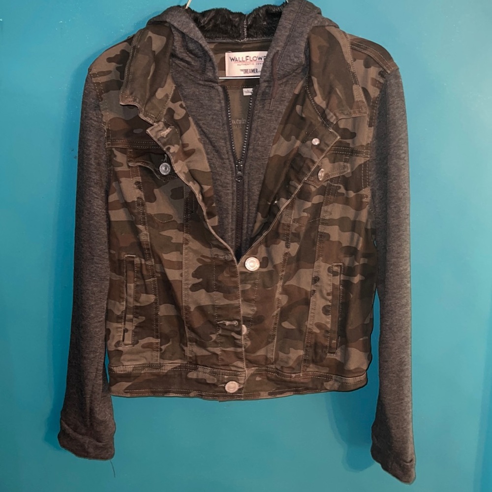Wallflower size L camp jacket with hood
